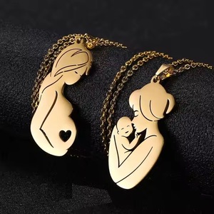 Collana con Ciondolo Personalizzato in Acciaio Inox a Forma di Mamma con Bambino, Regalo per la Festa della Mamma per Donne, Ragazze e Bambini - Product Image 4