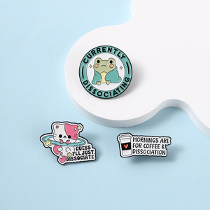 Broche émaillée 'Floating Cat Guess I'll Just Dissociate' avec grenouille en situation de désolidarisation, thème santé mentale, pour sac, revers, bijou, cadeau - Product Image 3