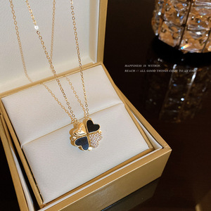 Nouveau collier tendance en acier inoxydable avec incrustation de zircon, deux modes de port, cœur magnétique, trèfle à quatre feuilles pour mariages et fêtes - Product Image 6