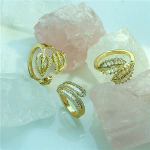 बिडी गहने के स्टाइलिश जिरकॉन समायोज्य पत्ती के आकार के टी-आकार के टी-आकार के जिरकॉन रिंग गोल्ड-प्लेटेड पीतल - Product Image 1