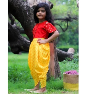 Twisha Ensemble haut à épaules dénudées et pantalon dhoti imprimé rouge et jaune pour filles, tenue de fête pour enfants (6 mois - 14 ans) - Product Image 1