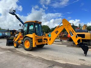 Performances durables, révolutionnaire pour la réparation de routes urbaines et les travaux d'excavation : Chargeuse-pelleteuse sur pneus d'occasion JCB 3CX de 8 tonnes - Product Image 5