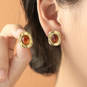 Boucles d'oreilles clous en alliage œil de tigre style rétro Hong Kong automne-hiver, cadeau de luxe haut de gamme - Product Image 1
