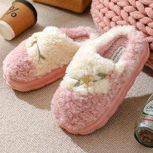 Chaussons d'intérieur confortables en tissu de coton peluche brodé de fleurs pour femmes - Idéaux pour l'été et l'automne - Product Image 2