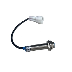 Piezas de repuesto para autobús Zhongtong, interruptor de proximidad, par de contactos normalmente abiertos para puerta trasera de autobús - Product Image 1