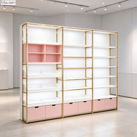 Vitrine de présentation de maquillage et cosmétiques éco-responsable avec éclairage LED et cadre doré, personnalisable pour la vente au détail
