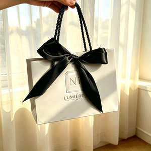 Borse Personalizzate con Logo per Shopping e Imballaggio, con Manici, per Negozi di Abbigliamento e Calzature, Ideali per Piccole Imprese - Product Image 1