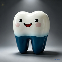 Fiberglas glimlachende tand mascotte sculptuur, groot hars cartoon tand karakter beeld voor tandartspraktijk decoratie