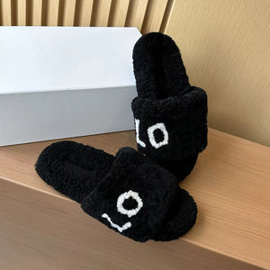 Chaussons d'hiver à tête <span class=keywords><strong>ronde</strong></span> et à fond épais Poilu pour femmes Chaussons d'extérieur en cuir véritable fourrure d'agneau Chaussons d'intérieur chauds en coton - Product Image 1