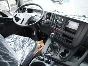 Qingling Isuzu GIGA VC66 <span class=keywords><strong>Tractor</strong></span> 6x4 8x4 4x2 Cabina individual opcional con cama Llave remota Camión pesado opcional - Product Image 5