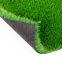 Gazon synthétique d'aspect naturel, pelouse artificielle douce pour les parcs, aménagement paysager, décoration extérieure commerciale et résidentielle