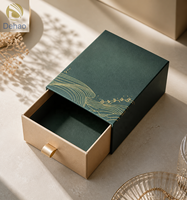 Boîte cadeau de luxe haut de gamme personnalisée avec logo, revêtement UV, doublure en éponge et sac en satin pour extensions de cheveux naturels en paquets