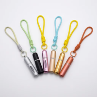 Atomiseur de parfum rechargeable mains libres 5 ml avec pompe inférieure, flacon de voyage portable en aluminium avec cordon et collier en plastique transparent