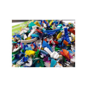 Fragmentos de HDPE Reciclado, 99% de Alta Pureza, Escamas Azules Transparentes, Materia Prima Plástica para Fabricantes de Componentes de Moldeo por Inyección - Product Image 1