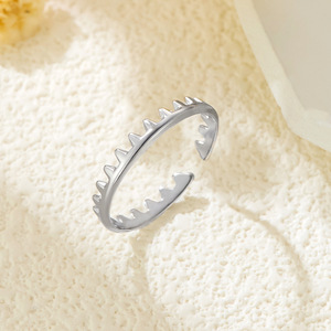 Anello Aperto in Acciaio Inossidabile a Forma di Ingranaggio, Semplice ed Elegante, Stile Europeo, per Uomo e Donna, Collana all'Ingrosso - Product Image 3