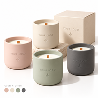 Vente en gros de bougies parfumées en cire de soja dans un pot en céramique personnalisé avec logo de luxe, huile végétale naturelle, mèche en bois, avec boîte cadeau