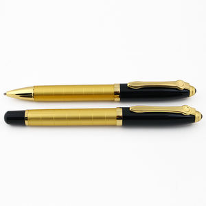 Stylo publicitaire de qualité supérieure avec logo personnalisé, motif ligne dorée croisée - Product Image 3