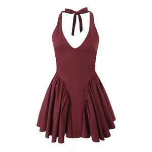 Robe d'été unie à dos nu, mini-robe plissée décontractée et sexy à col halter en V pour femme – Grande Vente - Product Image 1