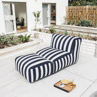 Gestreifter Outdoor-Sitzsack-Sofa-Schlafsessel, wasserdichter gepolsterter Loungesessel mit Ottoman für Pool und Terrasse
