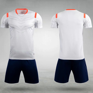 เสื้อฟุตบอลสีแดง ชุดฟุตบอลสั่งทำพิเศษ ทรงเข้ารูป ชุดกีฬาฟุตบอล - Product Image 4