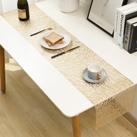 Set de table carré en PVC résistant à la chaleur, décoratif, avec motif ajouré doré, pour hôtel, restaurant et usage domestique