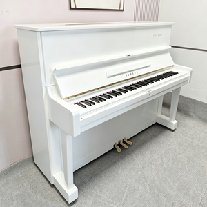 Piano Vertical Yamaha U1E de 88 Teclas, Color Blanco, Estilo Clásico, Teclas Contrapesadas, Montaje en Suelo, Tablero de Sonido de Madera Sólida 897619 - Product Image 1