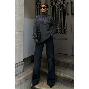 Pull en tricot Sobe avec détails en pompon pour femme, manches longues, décontracté, anti-boulochage, anthracite - Product Image 5