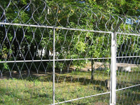 Cerca de seguridad de malla de alambre de púas soldada tipo concertina, ecológica y moderna para protección perimetral