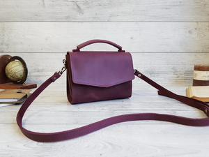 Bolso Bandolera Pequeño de Cuero para Mujer, Bolso de Hombro Morado Hecho a Mano, Bolso Personalizado Bonito, Regalo para Ella - Product Image 1