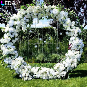 Arche de fleurs artificielles blanches LEDA pour proposition de mariage, décoration de fête, arche ronde faite à la main - Product Image 1