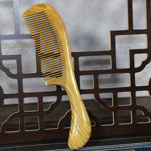 Peine de madera de sándalo verde para masaje del cuero cabelludo, cepillo para el cabello de 15-20 cm para la población en general - Product Image 1