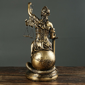 Estatua de Resina Personalizada de la Diosa Temis, Escultura Pintada a Mano de la Justicia con Básculas y Espada, Marca Huaqi, Forma Irregular, Abogado - Product Image 3