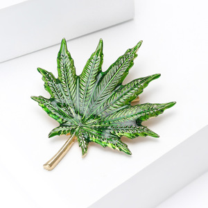Broche en alliage rétro et tendance, motif feuille de chanvre, série végétale polyvalente, fleur de poitrine, broche personnalisée pour sac à dos, accessoire de mode - Product Image 3
