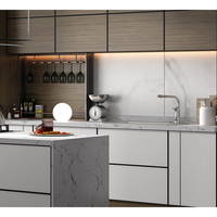 Armoire de cuisine moderne, design plat, finition mate, laque et placage mélangés