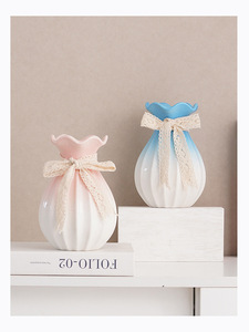 Ensemble de vases en céramique à volants ombrés avec nœud en dentelle - Vases décoratifs charmants pour la maison et les cadeaux - Product Image 6