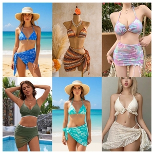 Ensemble bikini 3 pièces tendance pour femme : haut dos nu, bas jupe, imprimé floral, maillot de bain extensible froncé avec design torsadé - Product Image 1