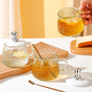 Gobelet en verre martelé Ins Bear avec couvercle et poignée, compatible micro-ondes, pour les fêtes et l'usage quotidien - Product Image 4