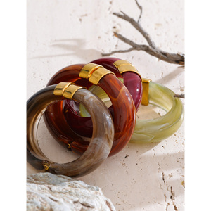 Vòng tay mạ vàng thép không gỉ kiểu dáng mới cổ điển JINYOU 3383, chất liệu acrylic chống nước, bán buôn - Product Image 2