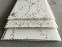 Ligne de production de panneaux muraux décoratifs en PVC, machine extrudeuse de panneaux de plafond en plastique pour matériaux de construction