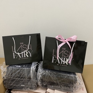 Borsa Regalo di Lusso in Carta Goffrata con Logo Personalizzato, per Shopping e Abbigliamento, con Manico in Nastro Resistente - Product Image 4