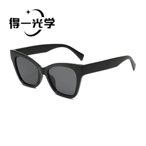 แว่นกันแดดทรงแคทอาย De Yi Optics สำหรับผู้หญิง ป้องกันรังสียูวี 400 กรอบพลาสติก สไตล์วินเทจ เหมาะสำหรับออกนอกบ้าน ขับรถ หรือไปงานปาร์ตี้ - Product Image 2
