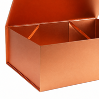 Boîte cadeau rigide de luxe personnalisée en carton avec finition mate, gaufrage et insert séparateur pour emballage cadeau haut de gamme et présentation en magasin