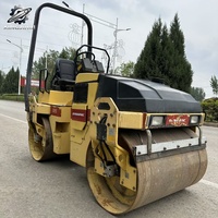 Compacteur vibrant à double tambour Dynapac CC142 de 4 tonnes, d'occasion et bien entretenu, faible nombre d'heures, livraison rapide
