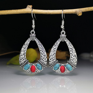 Grandi Orecchini a Goccia con Accenti Colorati, Design in Stile Etnico Vintage, Accessori di Moda per Donne - Product Image 3