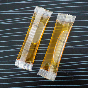 Machine d'emballage verticale automatique pneumatique pour le remplissage et la fermeture de sachets de savon visqueux et de miel en stick - Product Image 1
