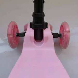 EU warehouse portable kids kick scooter push electric luminous wheel boys girls gift baby <span class=keywords><strong>skateboard</strong></span> per bambino E foot scooter - Product Image 6