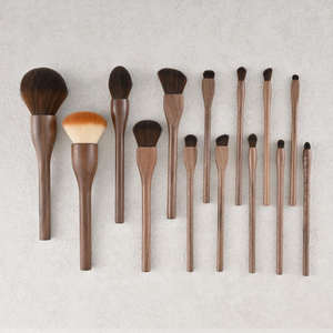 Ensemble de pinceaux de maquillage en bois de noyer noir 14 pièces Forme plate Fond de teint Blush Pinceaux de poudre fixante Échantillon gratuit - Product Image 3