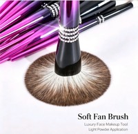DailyQueen Ensemble de 16 pinceaux cosmétiques de luxe DV à manche en bois souple, coffret cadeau |   Comprend un tapis de nettoyage en éponge pour l'application sur le visage et les yeux, application douce