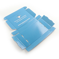 Boîte d'expédition pliable en carton ondulé personnalisée avec logo, bleu et blanc, taille sur mesure, matériaux recyclés écologiques, vente en gros