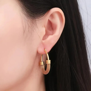 EH611 ต่างหูแบบทอครึ่งวงกลม สไตล์จีนแบบใหม่ ต่างหูห่วงสแตนเลสทรงกลมแบบทอ - Product Image 5